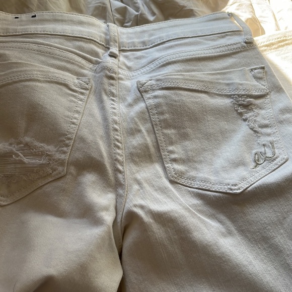 Women’s new distressed jeans - Picture 3 of 6